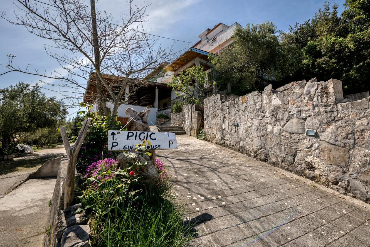 Picic Guesthouse Luka  Екстериор снимка